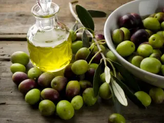 Spanisches Olivenöl (© riccardo bruni - Fotolia.com)