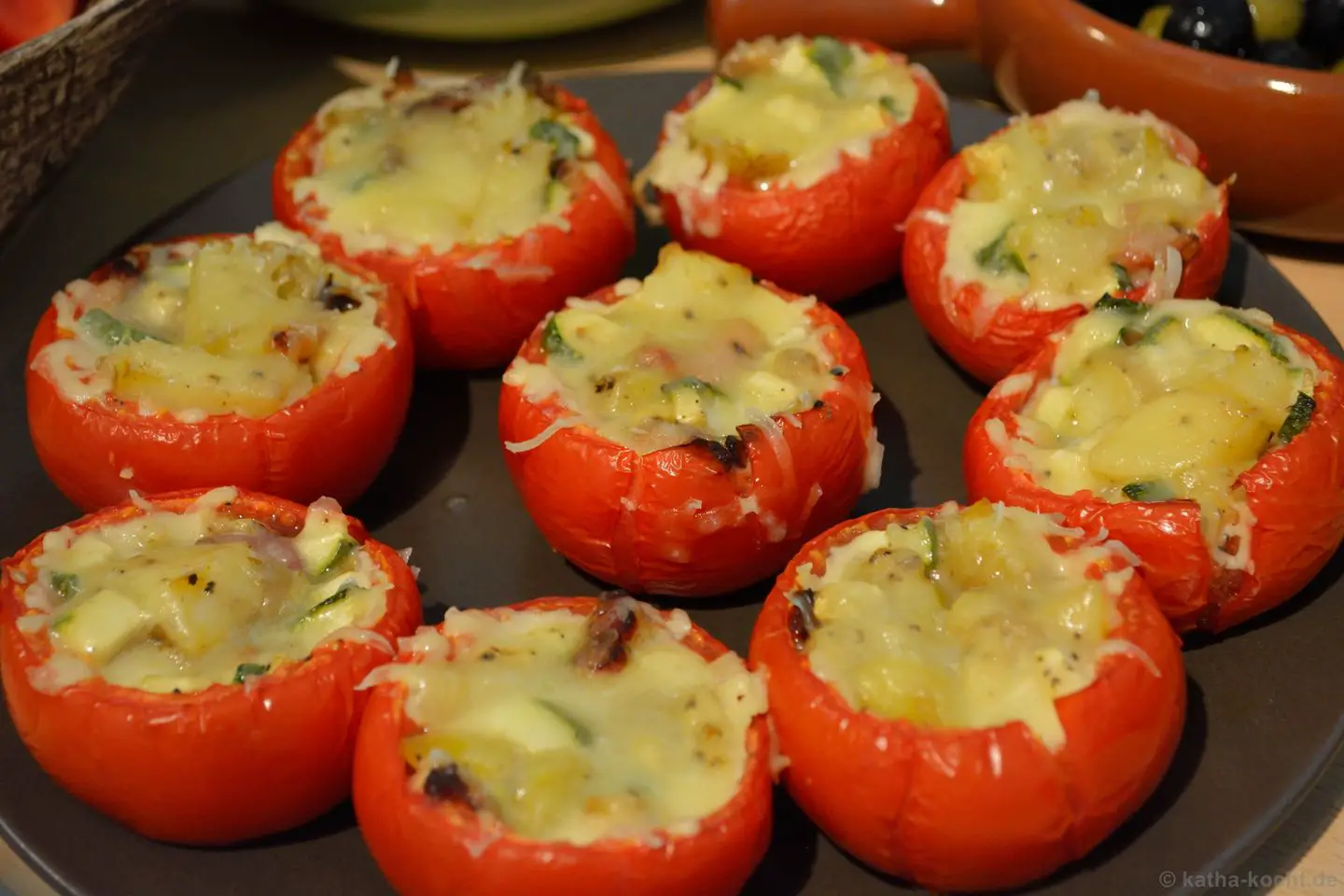 Tapas Gefüllte Tomaten mit Kartoffel, Zucchini und Speck Rezept