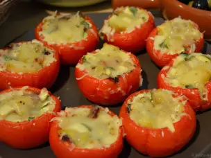 Gefüllte Tomaten mit Kartoffel, Zucchini und Speck Rezept 