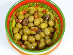 Marinierte Oliven mit Datteln Rezept
