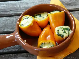 Mini-Paprika mit Käse und Spinat Rezept