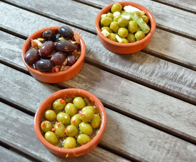 Schwarze Oliven mit Paprika, Kümmel und Zwiebel von Katharina