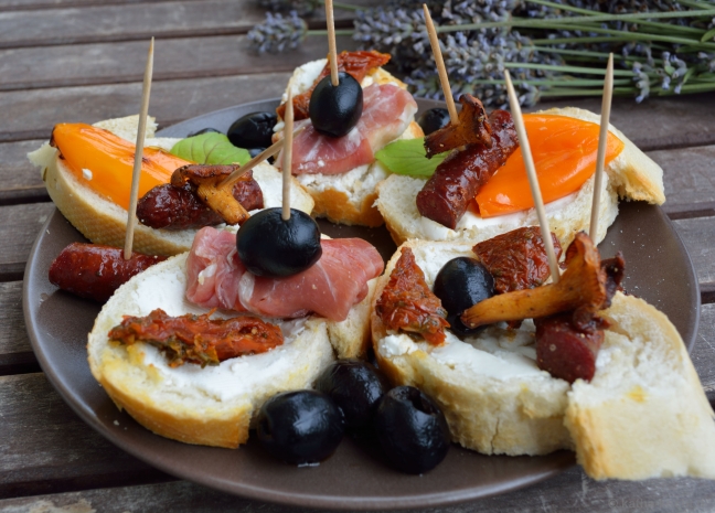 Tapas Trio auf Weißbrot von Katharina Tapas Trio auf Weißbrot von Katharina